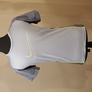 L Boys Dri-Fit, Short Sleeves Shirt by Nike
